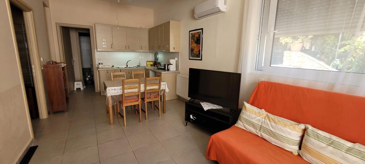 Family Apartment デルヴェニ エクステリア 写真